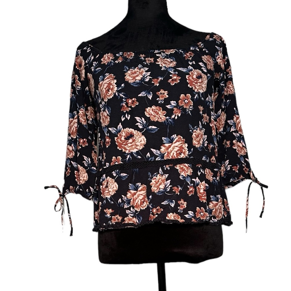 American Eagle off the shoulder navy floral top